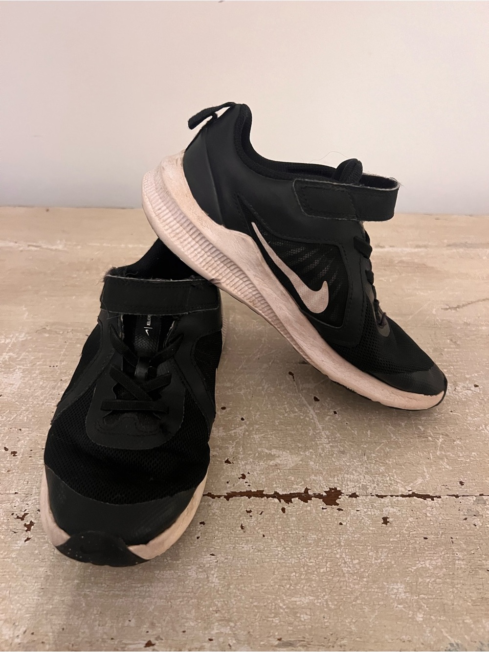 3/$15 Nike Kids Black Velcro Sneakers Youth 1.5Y
